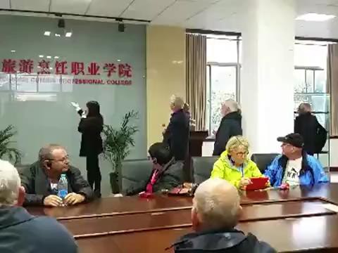 国际友人来beat365官网参观交流