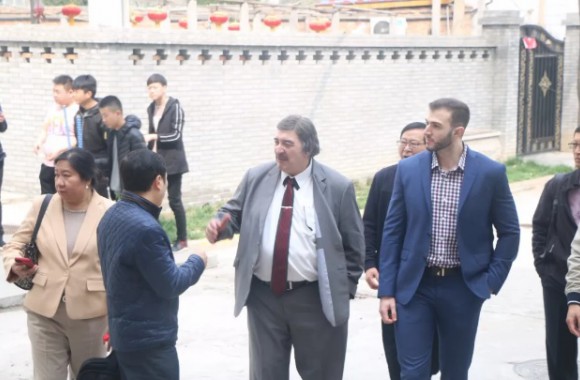 美国Careerdengon公司总裁一行考察与beat365官网签订人才输送战略合作协议