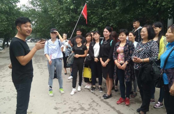 beat365官网开展“品小吃、金秋游”教研活动