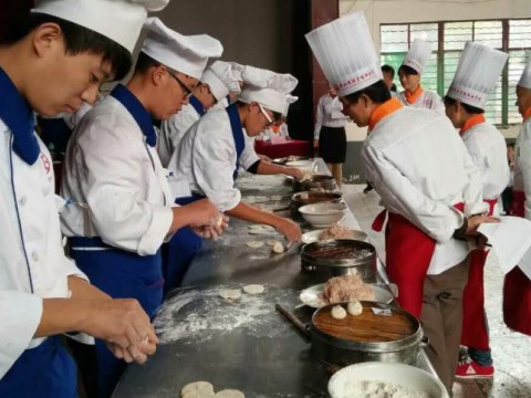 “陕旅烹院捏包子比赛”活动