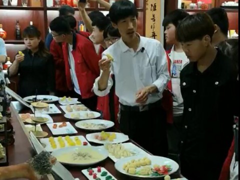 岐山职教中心学生进校园参观学习