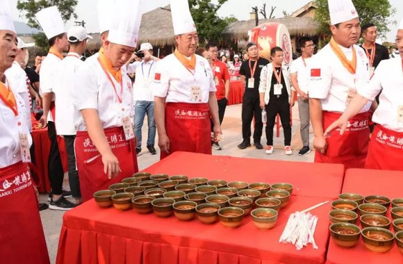 千人“臊子面大赛”圆满落幕 ，学院大师受邀担任比赛评委！