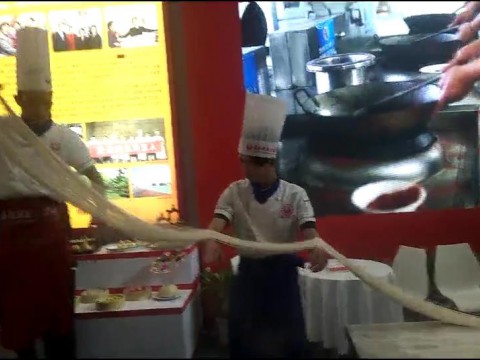 火热的陕西教育博览会现场