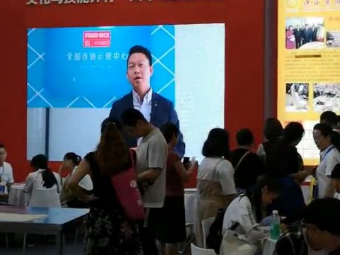 火热的陕西教育博览会现场