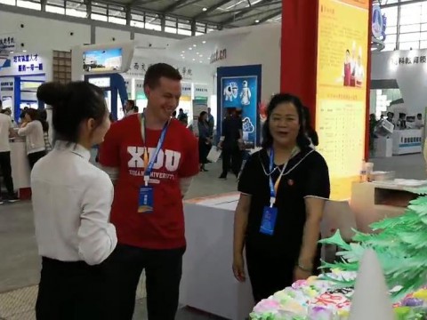 外藉教师也喜爱中国烹饪艺术文化