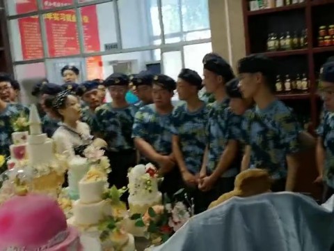 新生参观校园文化