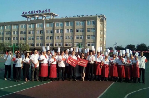 beat365平台官方网站院长王新丽祝beat365官网全体师生及社会各界朋友中秋节快乐!