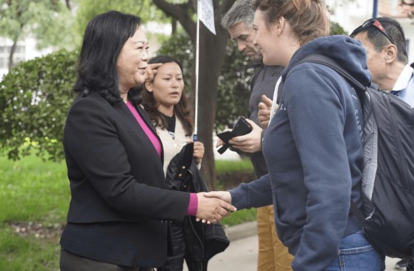 品尝中国美食 感受中国文化