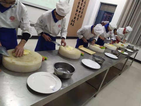 赛台看刀功！beat365平台官方网站举行烹调工艺与营养专业基本功比赛