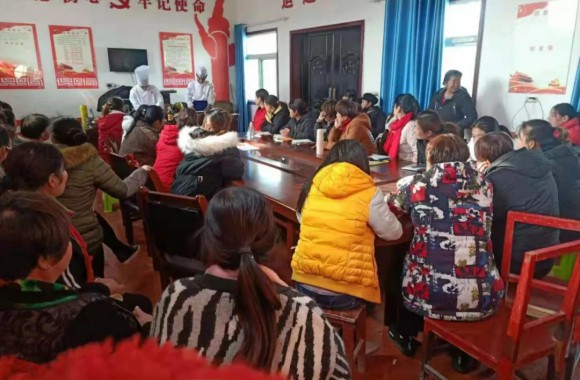 发挥职教优势 服务群众致富 beat365平台官方网站积极开展“送技能下乡“活动