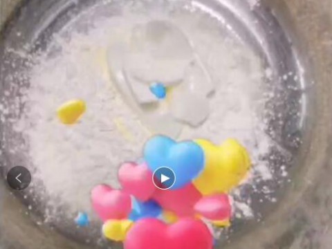 学生宅家 温习功课作品