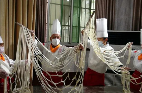 美食筑梦想 交流促发展 陕旅烹院开展送“技”进校活动