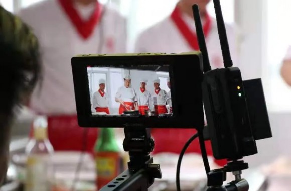 央视专题片摄制组专程来到beat365平台官方网站拍摄西安美食