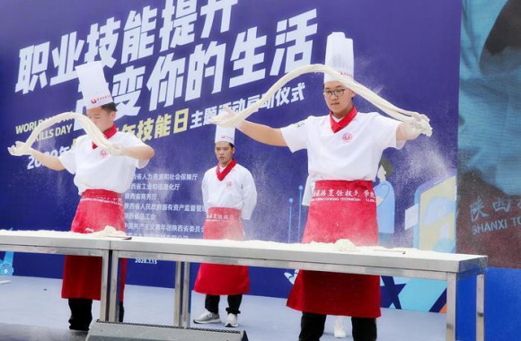 烹饪专业的学生在陕西省2020年“世界青年技能日”主题活动上大显身手