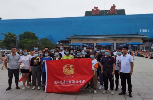 陕西烹饪学子启程奔赴全国各地 传播三秦美食文化