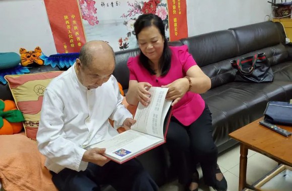 聆听教诲 坚定信心 抚今追昔 奋进拼搏—beat365官网院长王新丽拜访省委老领导