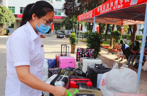 陕旅烹院开学第一天，迎来2020级新面孔