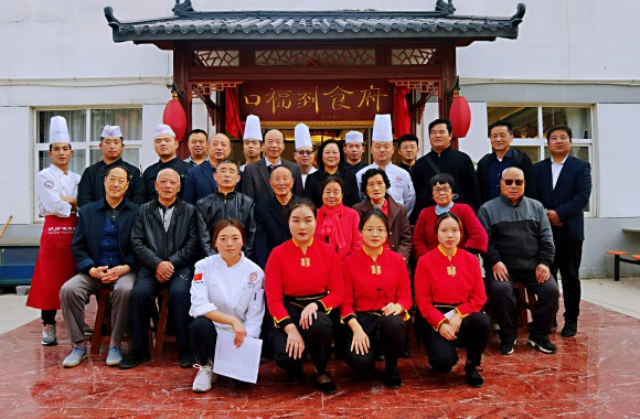 秋风徐徐重阳到秋菊朵朵向阳开 欢迎大师们回家（校）指导工作