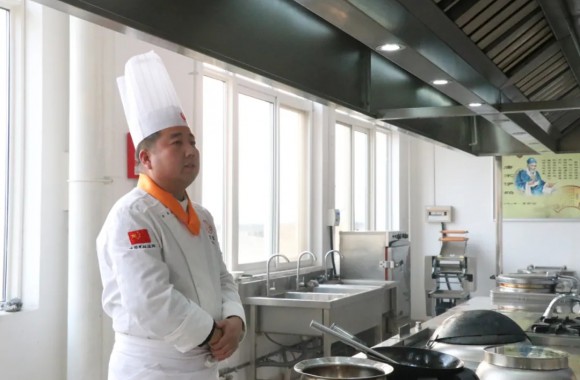 beat365官网组织师生开展实训室安全教育培训活动