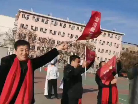 不平凡的一年…期末座谈会，全院教师进入各班级，陪学生一同喜迎新年