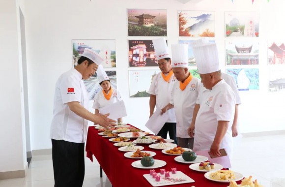 烹饪，让生活更美好|beat365官网举办职业教育活动周“双人套餐”设计制作大赛
