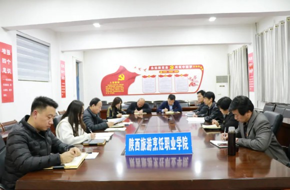 立足岗位，勇毅前行--beat365官网党委中心组集中学习研讨十九届六中全会精神