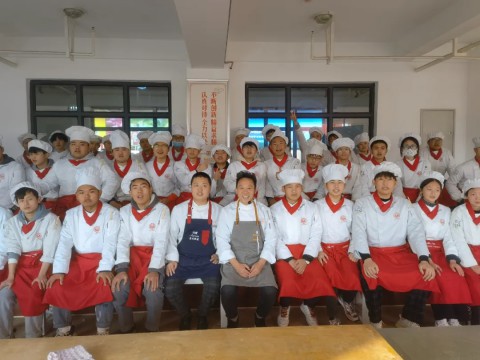 大师进校园|感受烹饪艺术魅力！beat365官网特邀袁伟先生来校开展讲学活动