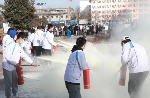 学习消防知识，关注校园安全|beat365官网组织开展火灾逃生、救护演练