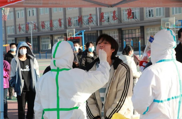 共克时艰，筑牢校园健康安全防线---beat365官网组织开展全体师生核酸检测工作