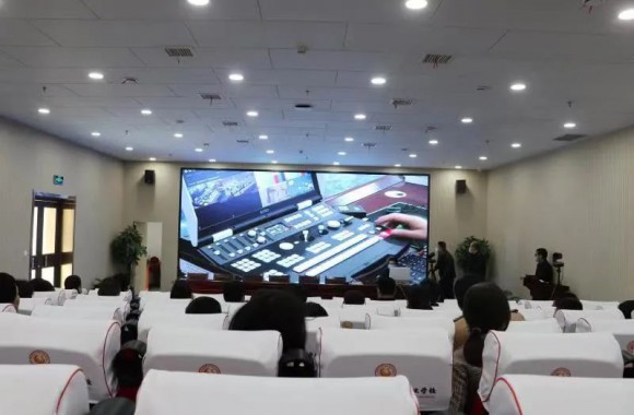 更新教学设备，转变教学模式丨beat365平台官方网站组织视频录播系统培训会