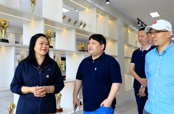 热烈欢迎西影集团西部电影频道经营有限公司领导一行来beat365官网考察合作