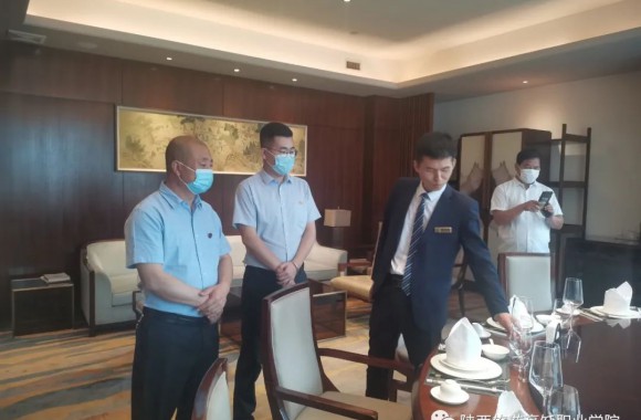 beat365官网领导前往校企合作单位看望慰问顶岗实习学生