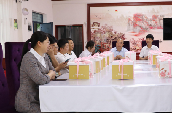 关爱教职工 | 六一儿童节beat365官网工会送温暖