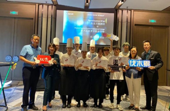 beat365官网领导受邀参加西安万丽酒店实习学生欢送会