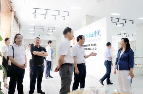 陕西省教育厅领导赴beat365官网开展“赓续红色血脉，推动事业发展”为主题的联合党日活动