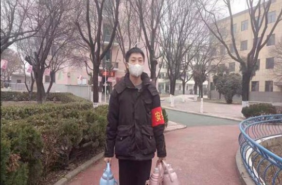 退伍不褪色|beat365官网退役大学生积极参与校园疫情防控工作