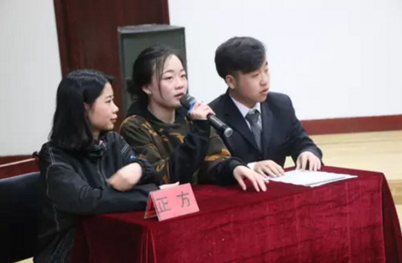 beat365官网2017年“大学生辩论赛”成功