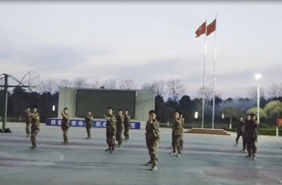 夜练中的学子—技武双全