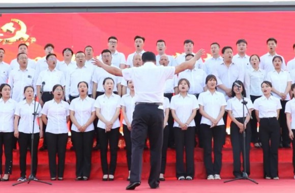 听党话、 跟党走、 红歌唱响新时代 | beat365官网师生共同唱响红色主旋律