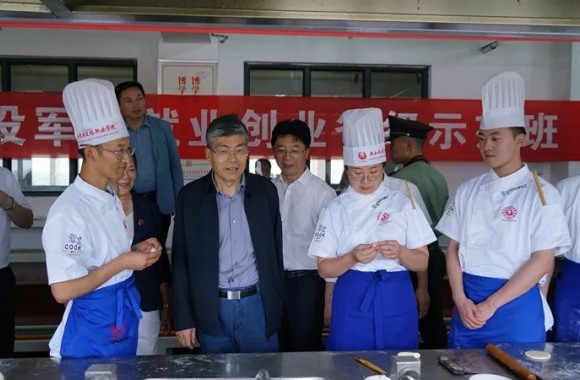 省双拥模范城（县）创建考评组来泾考评