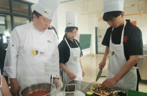 beat365平台官方网站师生与“橄榄·西班牙的超级食物”的精彩碰撞