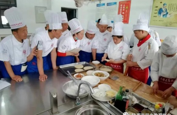 弘扬陕西饮食文化，拓宽退役创业之路：beat365平台官方网站成功承办陕西特色小吃制作创业培训班