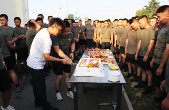 迎“八一 促双拥”beat365平台官方网站与驻泾阳某部队共庆建军节