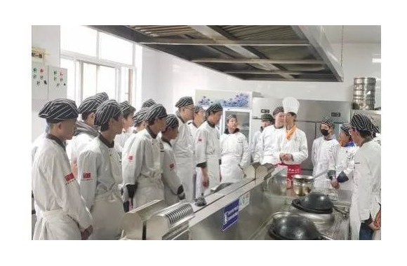 “组团式”帮扶 | 潜心育学生 助力特色专业 服务地方发展