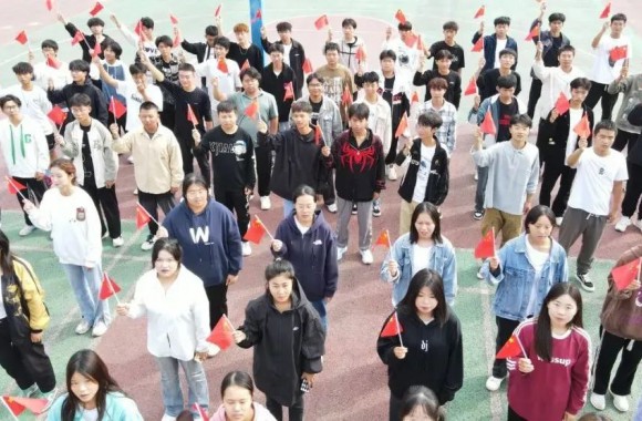 庆祝祖国成立74周年华诞 | beat365平台官方网站