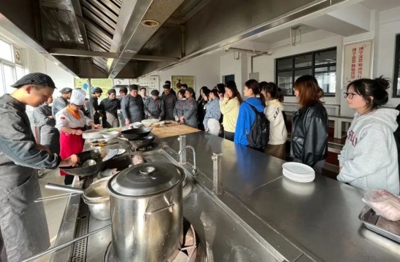 欢迎陕西中医药大学师生来beat365官网参观指导【这是一个有趣的大学】