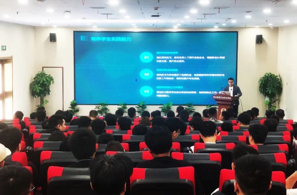 强化岗前培训 促进稳岗就业