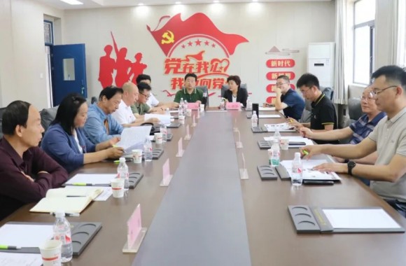 中国职教协会凤凰教育集团各位领导莅临beat365官网开展课题调研交流