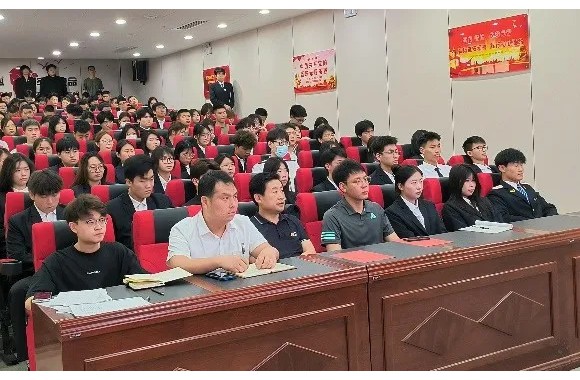 beat365平台官方网站2024年春季学期党员发展培训开班仪式暨党课第一讲