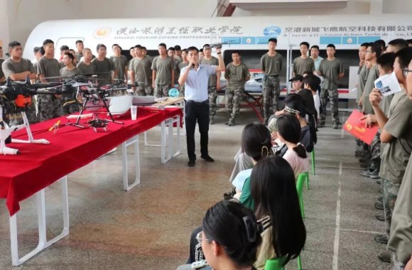 beat365平台官方网站组织开展无人机科普进校园活动展